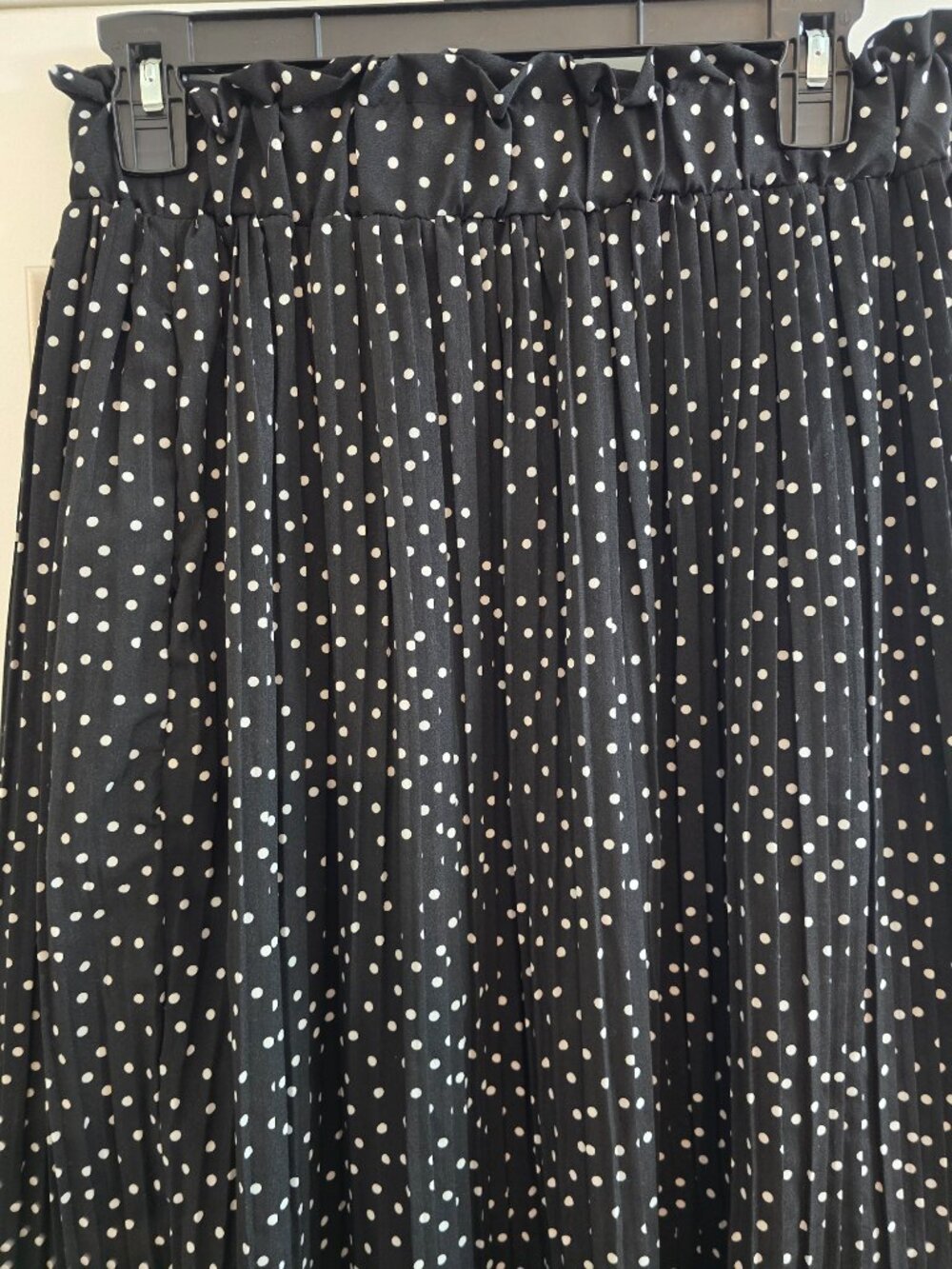Ecowish High Waist Polka Dot Pleated Midi Skirt - Black and White - Picture 5 of 10
